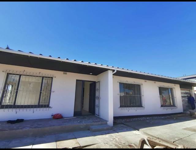 3 BEDROOM HOUSE TO LET IN GOODWOOD PARK